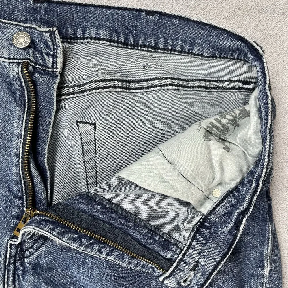 Levis levi signature